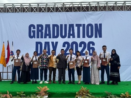 Tangis Haru dan Sujud Syukur Warnai Pelepasan 266 Murid SMP Negeri 1 Banjarnegara